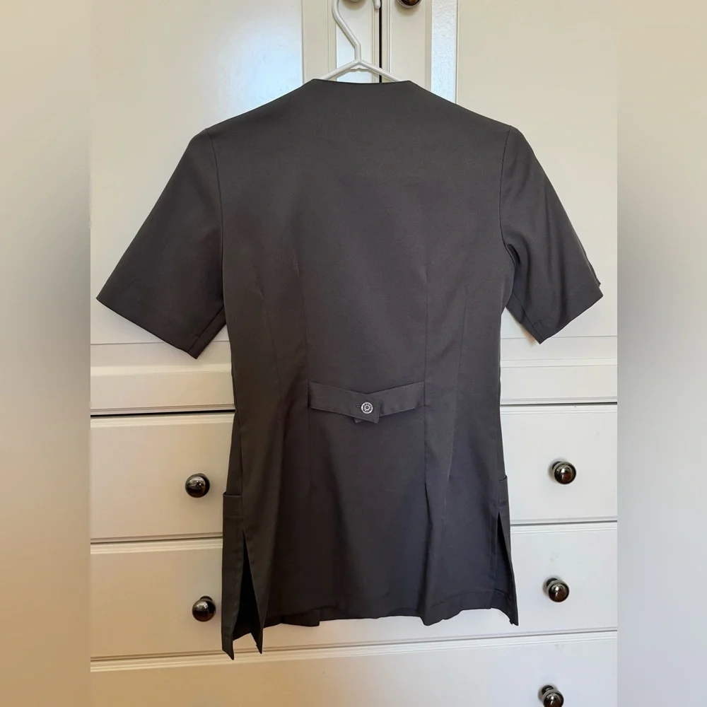 Esthetician scrubs - Picture 2 of 4